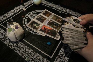 Таролог Янко: мужчины этих 3 знаков зодиака предпочитают дам постарше — на молодух не смотрят