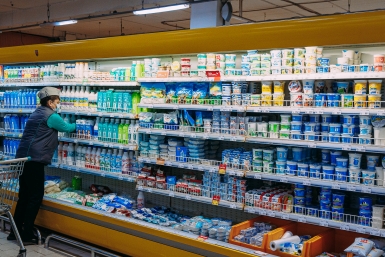 С 1 сентября новые правила в магазинах: как будут торговать, что подорожает и куда денутся ларьки